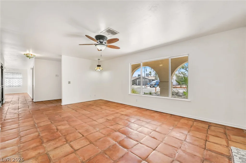 6604 Larchwood, Las Vegas, NV 89103