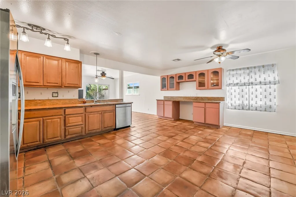 6604 Larchwood, Las Vegas, NV 89103