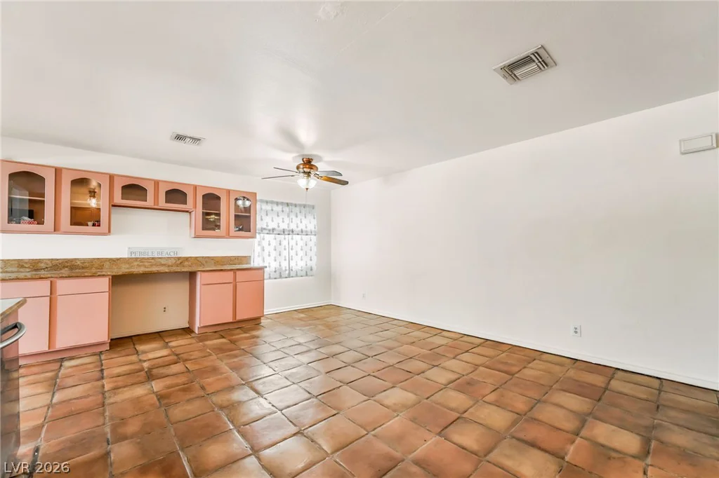 6604 Larchwood, Las Vegas, NV 89103
