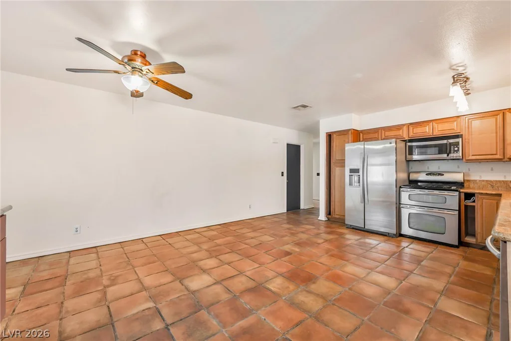 6604 Larchwood, Las Vegas, NV 89103