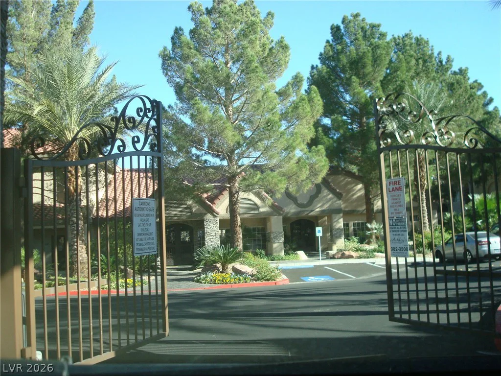 2200 FORT APACHE, Las Vegas, NV 89117