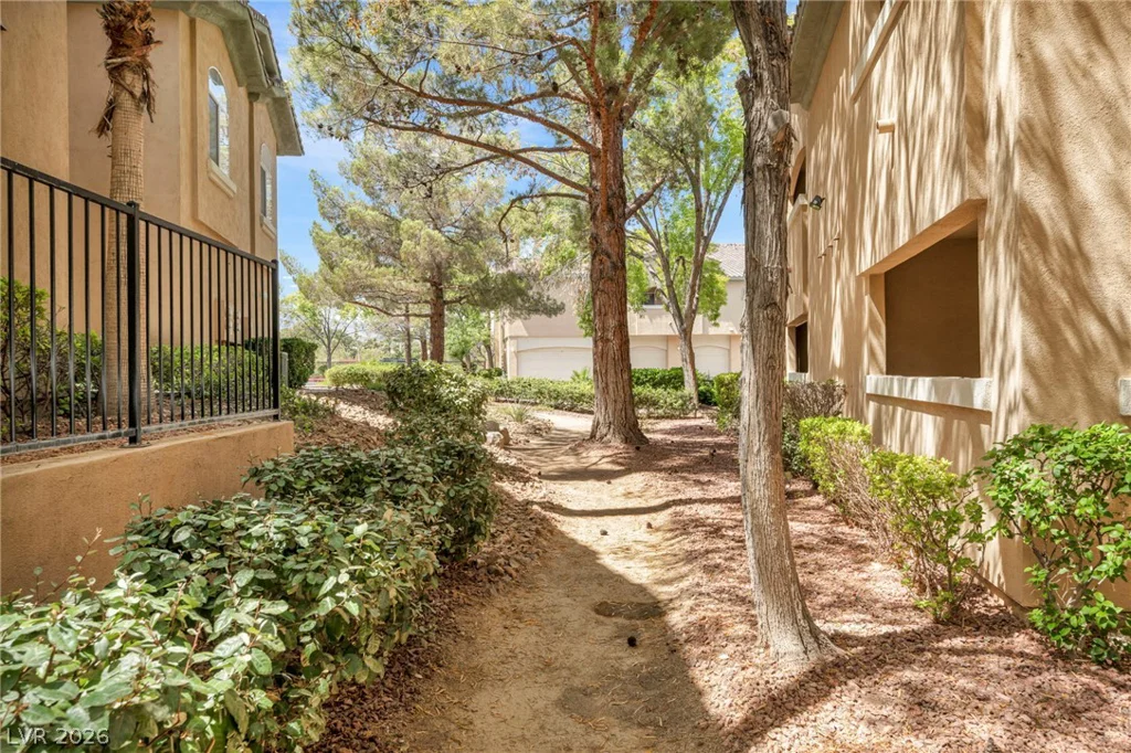 8709 Red Rio, Las Vegas, NV 89128