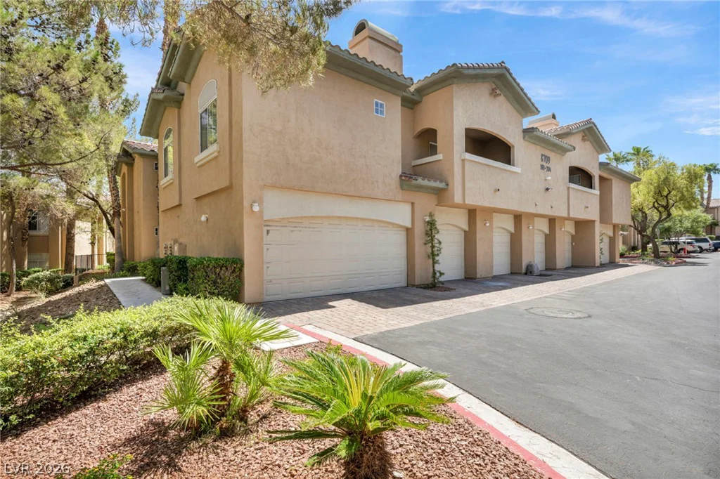 8709 Red Rio, Las Vegas, NV 89128