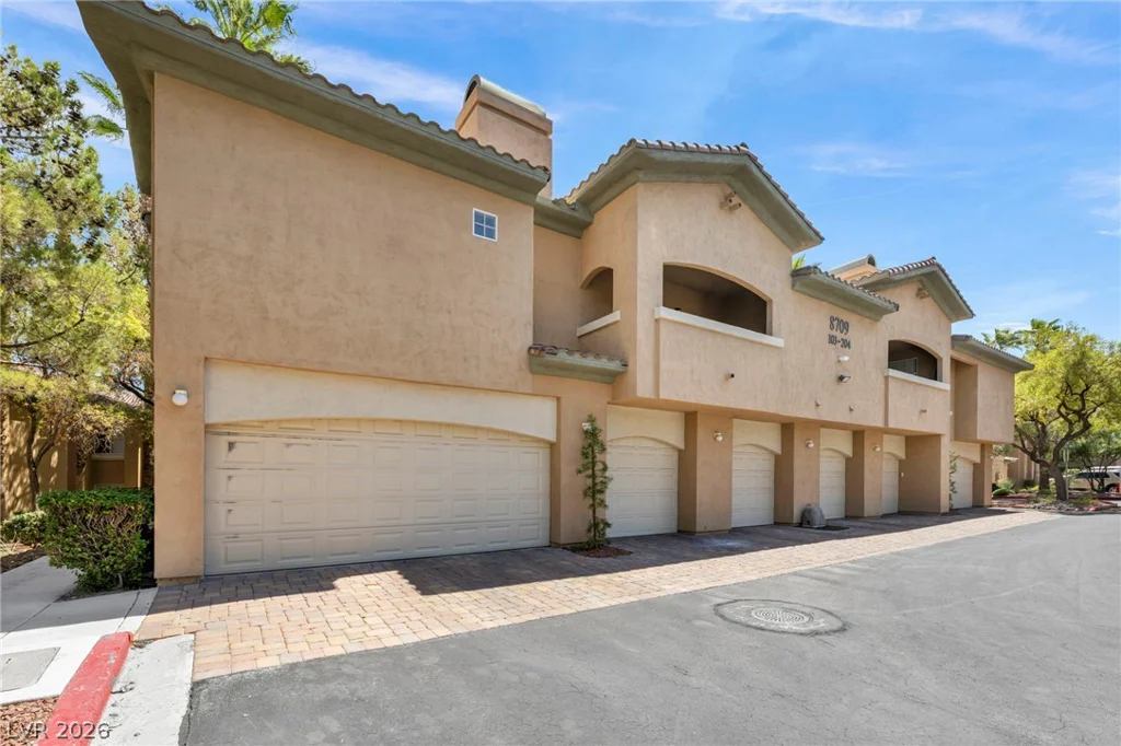 8709 Red Rio, Las Vegas, NV 89128