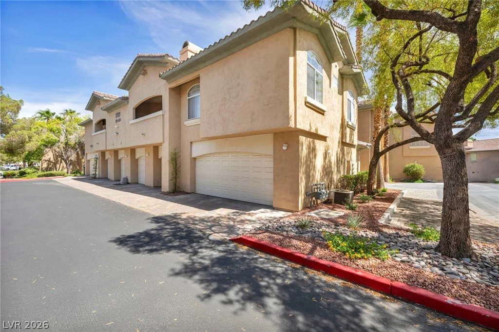 8709 Red Rio, Las Vegas, NV 89128