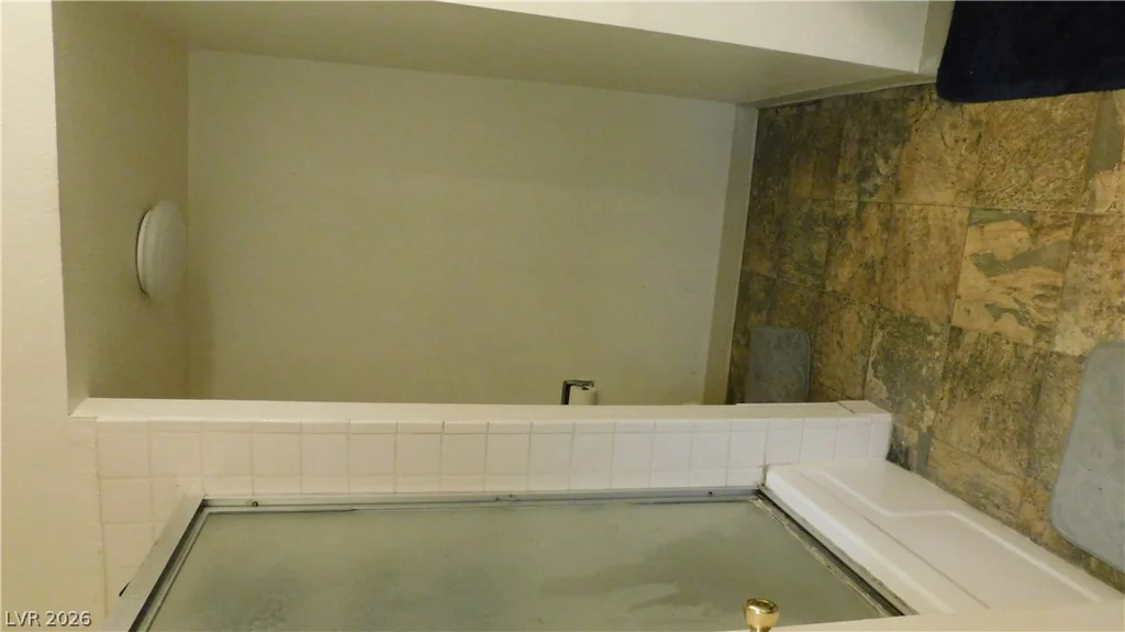 6333 Washington, Las Vegas, NV 89107