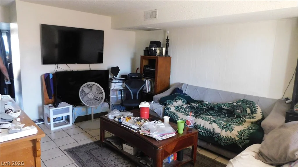 6333 Washington, Las Vegas, NV 89107