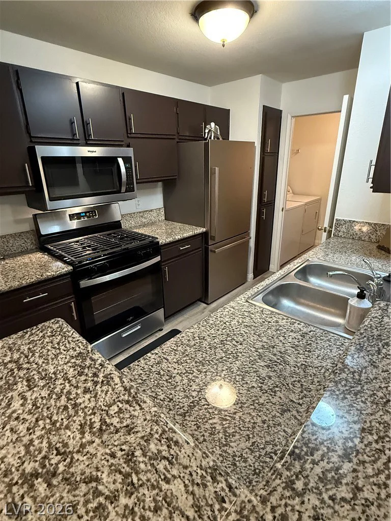 2200 FORT APACHE, Las Vegas, NV 89117