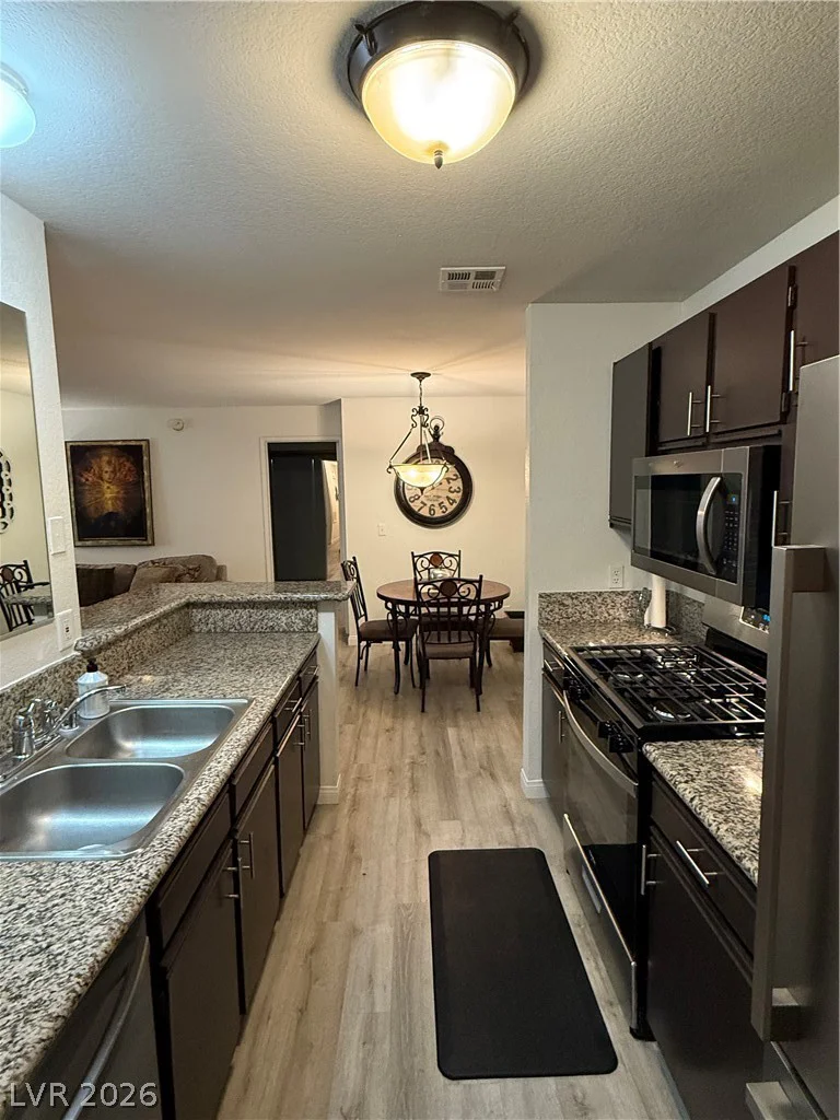 2200 FORT APACHE, Las Vegas, NV 89117