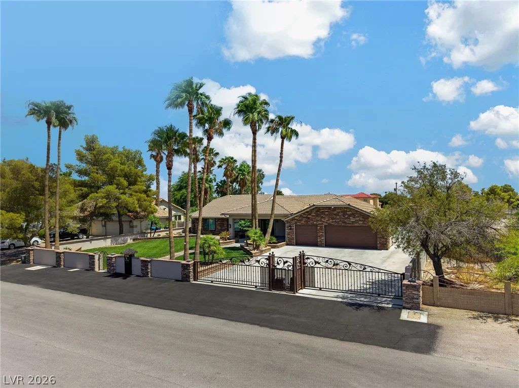 8030 La Cienega, Las Vegas, NV 89123