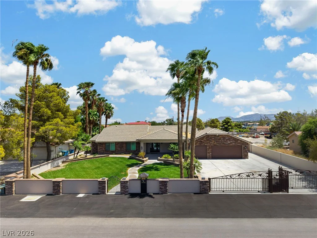 8030 La Cienega, Las Vegas, NV 89123