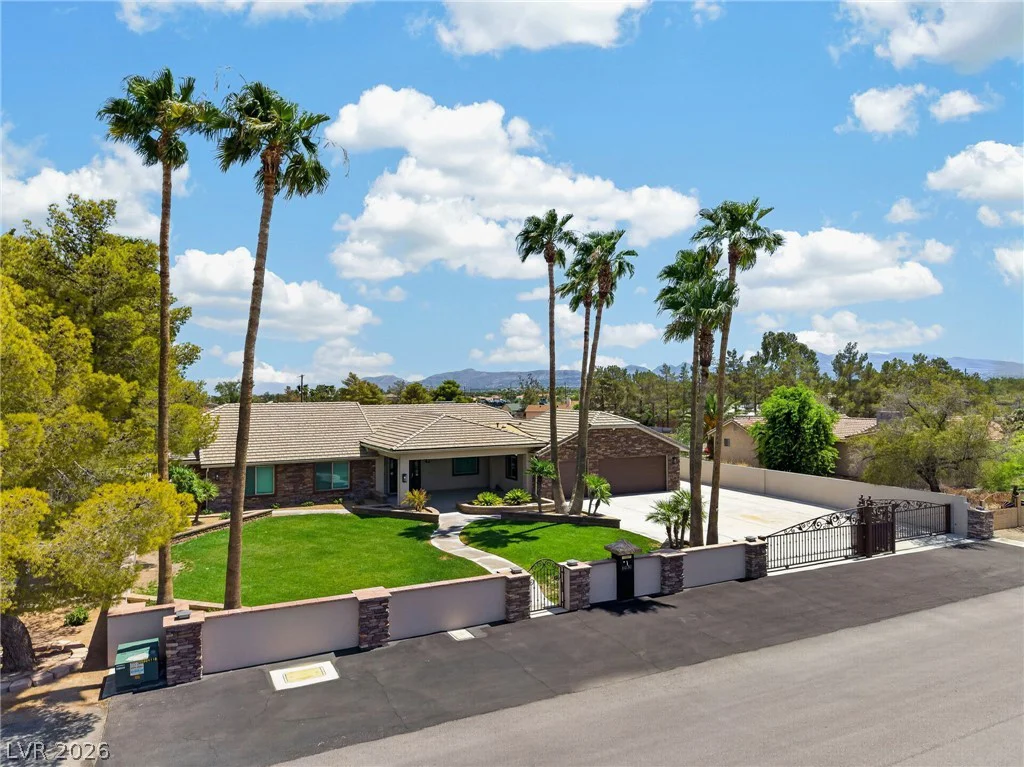8030 La Cienega, Las Vegas, NV 89123