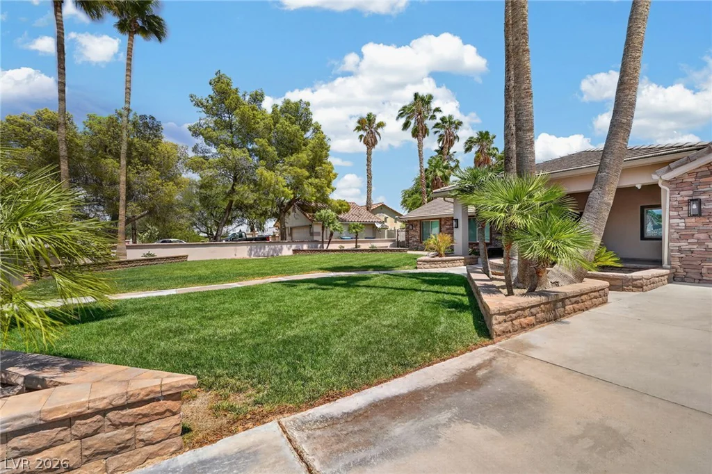 8030 La Cienega, Las Vegas, NV 89123