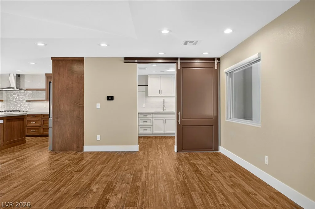 8030 La Cienega, Las Vegas, NV 89123