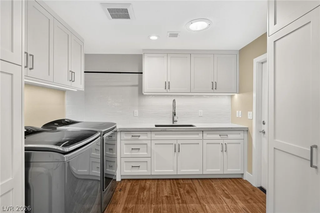 8030 La Cienega, Las Vegas, NV 89123