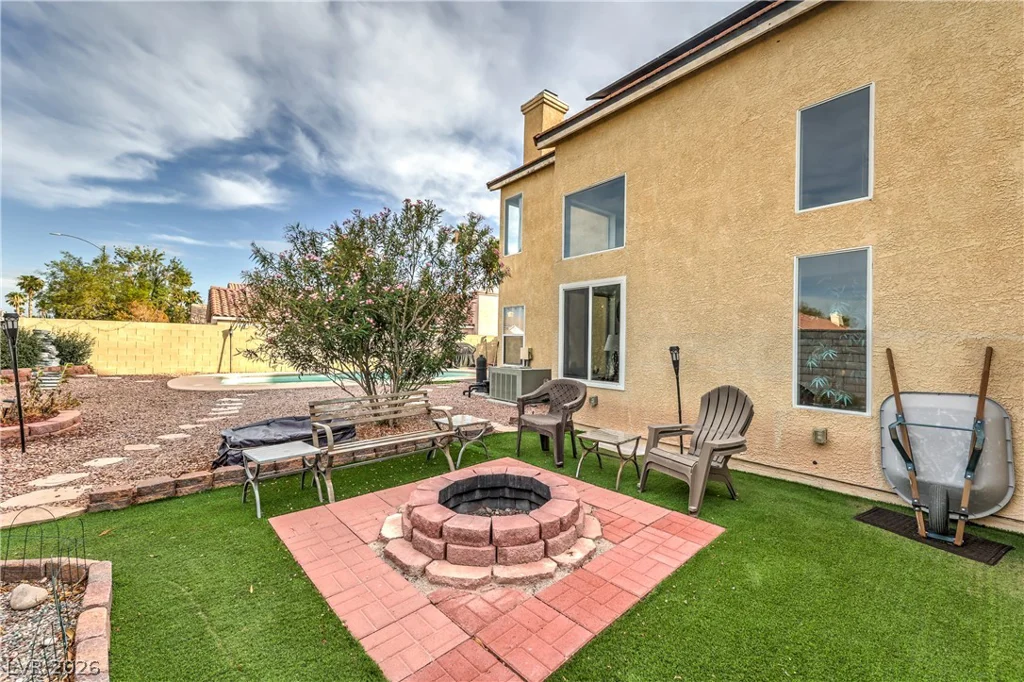 1527 Council Bluff, North Las Vegas, NV 89031