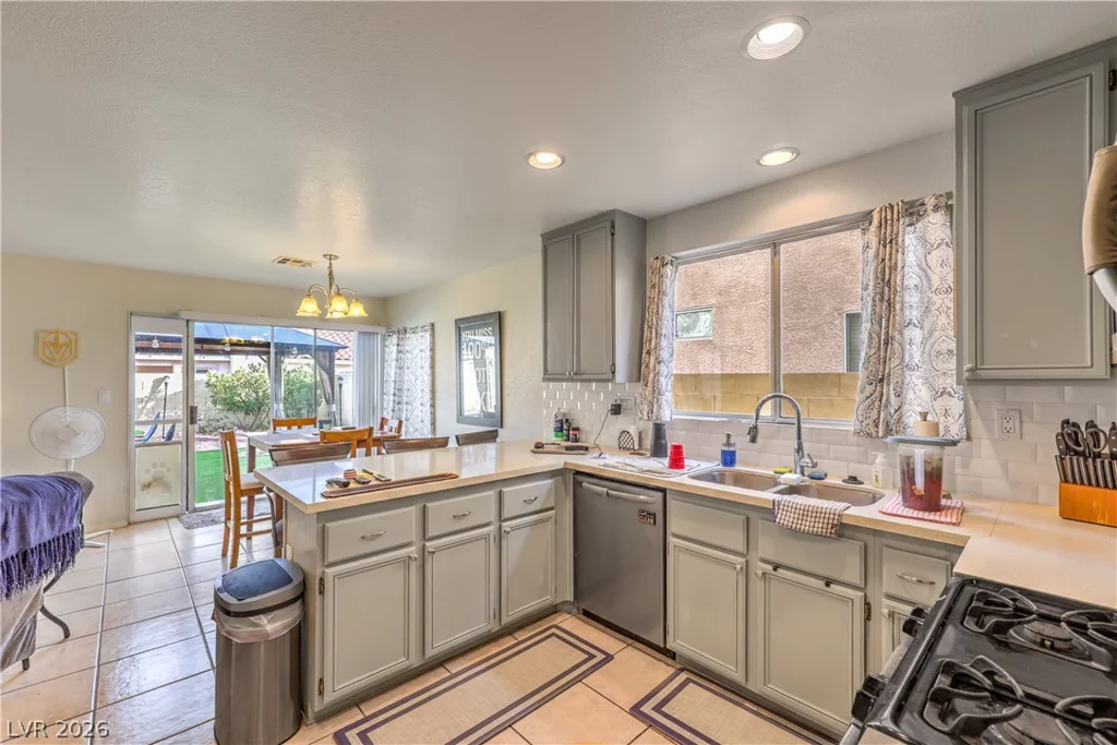 1527 Council Bluff, North Las Vegas, NV 89031