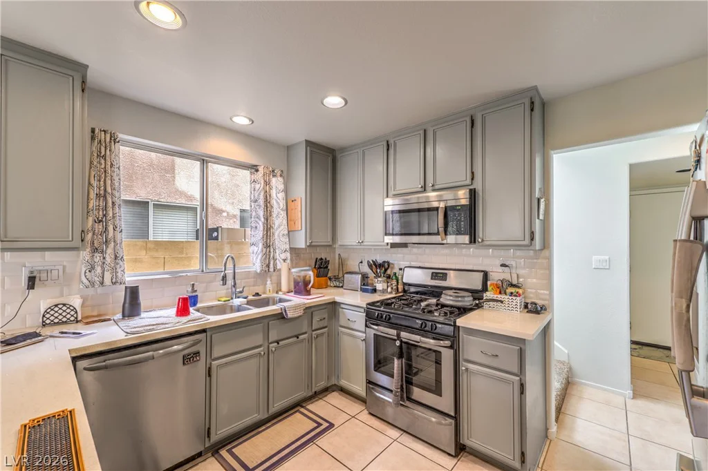 1527 Council Bluff, North Las Vegas, NV 89031