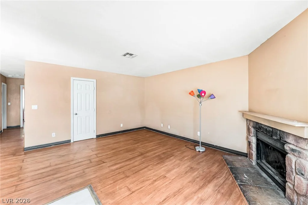 6914 Appleton, Las Vegas, NV 89156