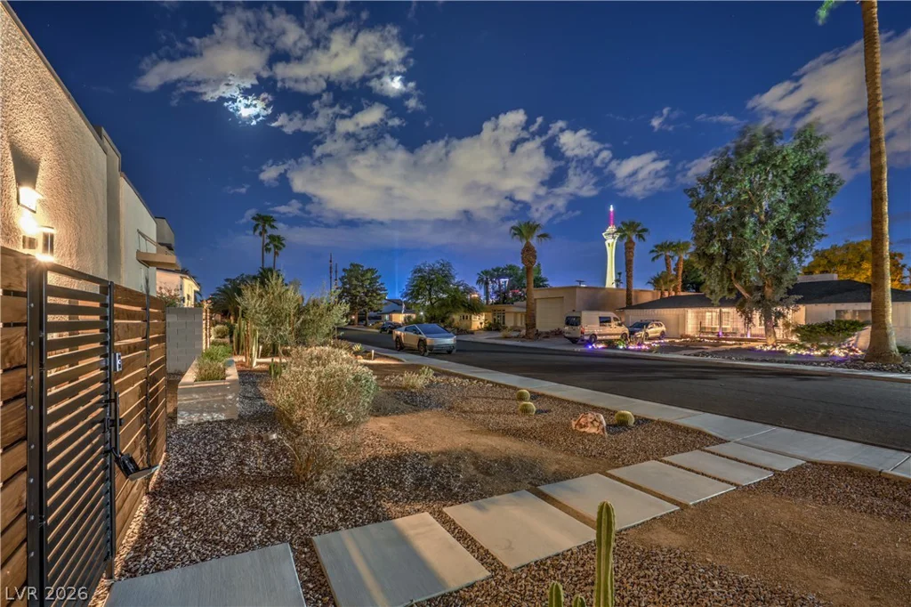 1327 8th, Las Vegas, NV 89104