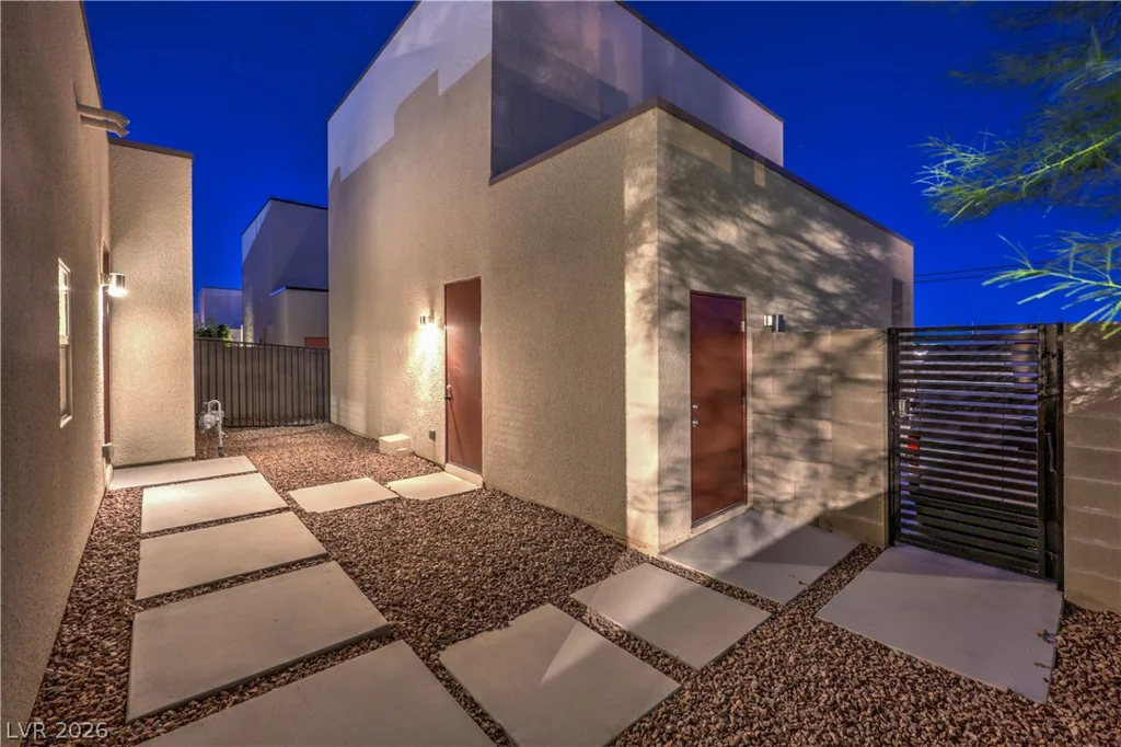 1327 8th, Las Vegas, NV 89104
