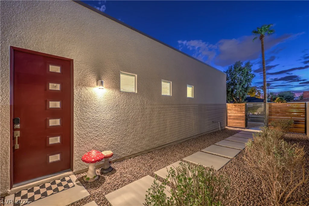 1327 8th, Las Vegas, NV 89104