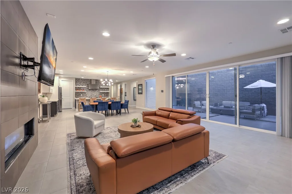 1327 8th, Las Vegas, NV 89104