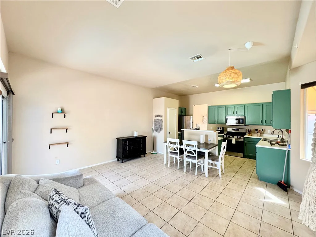 2112 Panther, North Las Vegas, NV 89031