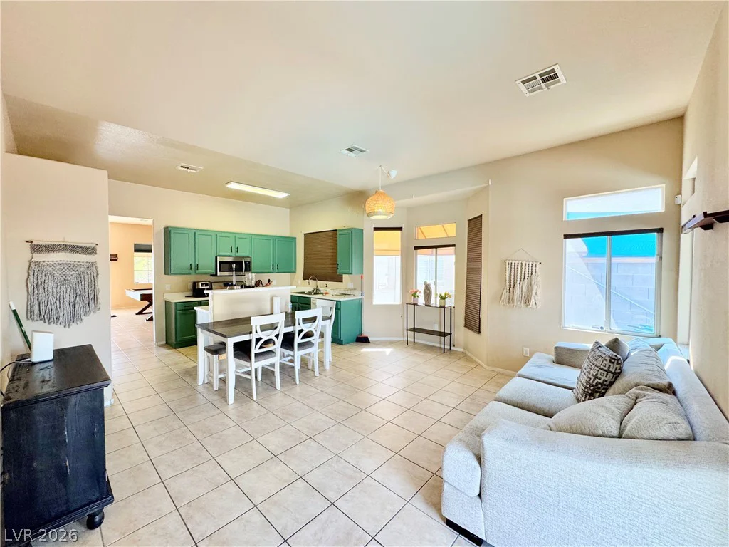 2112 Panther, North Las Vegas, NV 89031