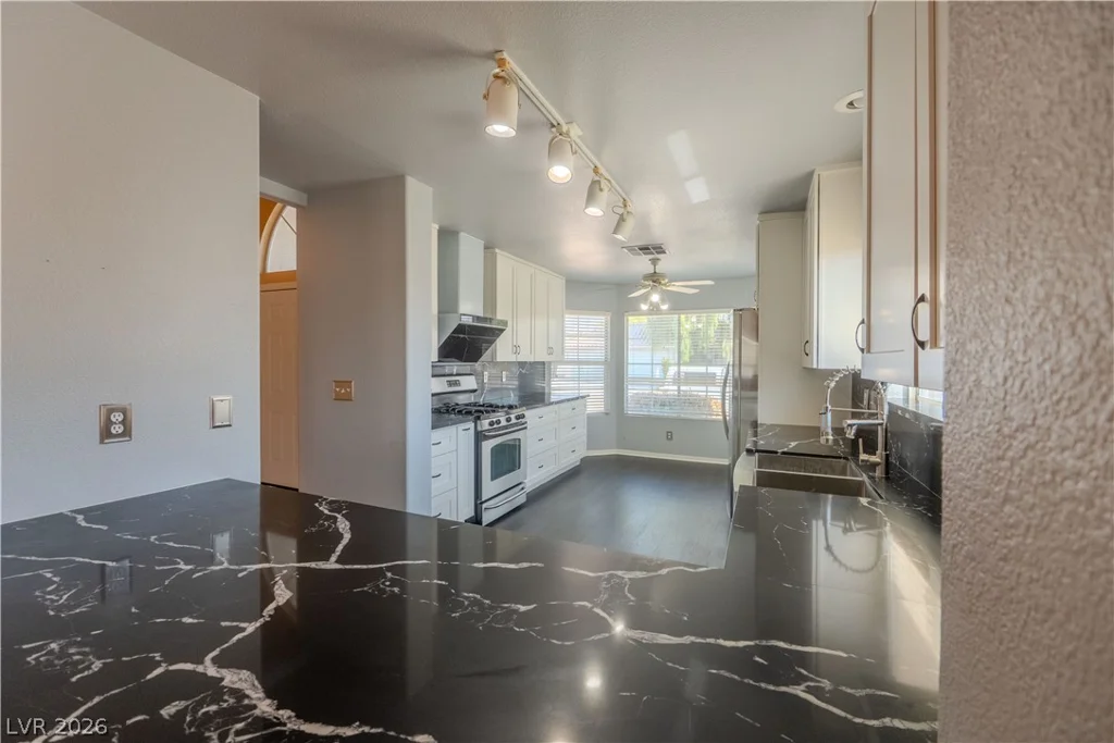 3103 Dante, North Las Vegas, NV 89031