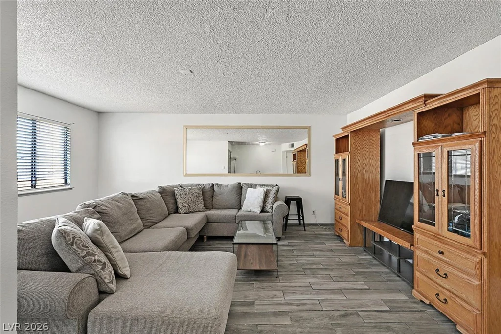 4301 El Esteban, Las Vegas, NV 89121