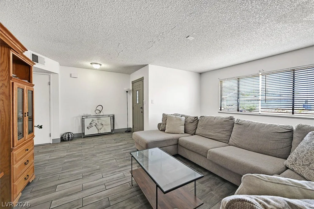 4301 El Esteban, Las Vegas, NV 89121