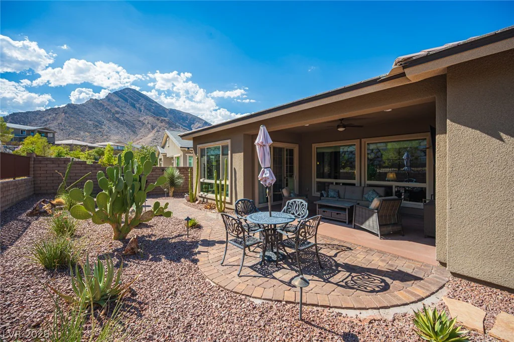 11113 Black Fire Opal, Las Vegas, NV 89138