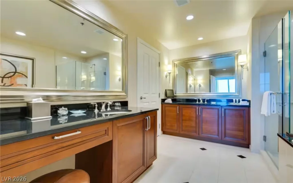 135 Harmon, Las Vegas, NV 89109