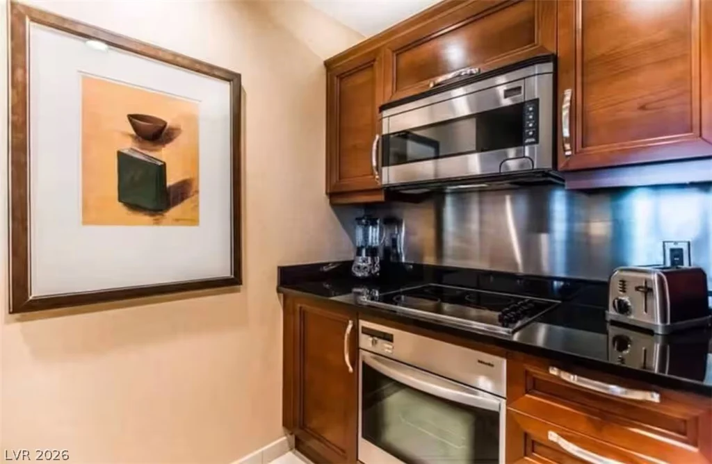 135 Harmon, Las Vegas, NV 89109