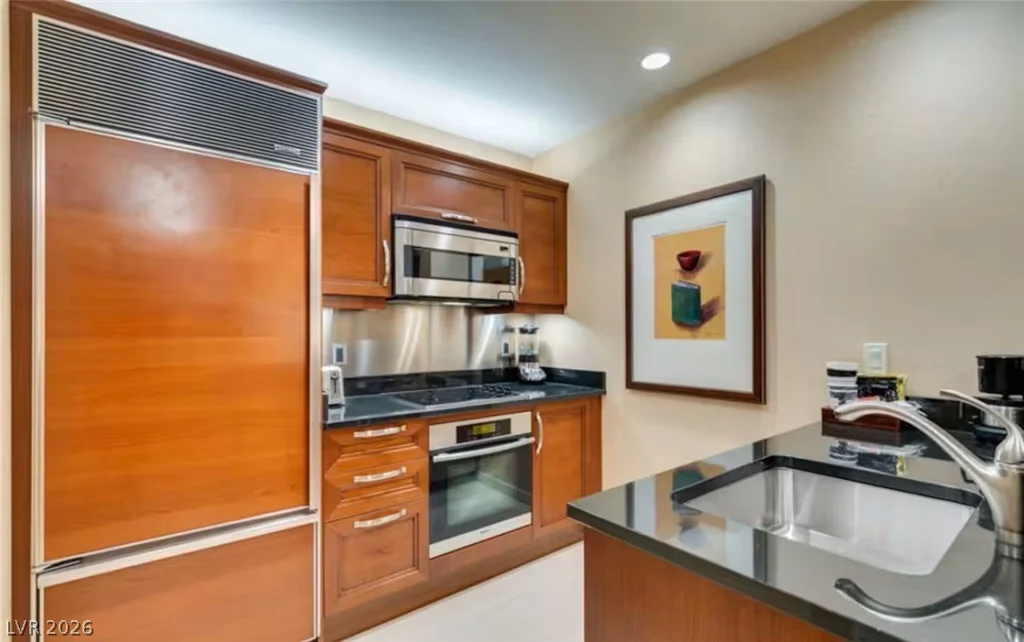 135 Harmon, Las Vegas, NV 89109