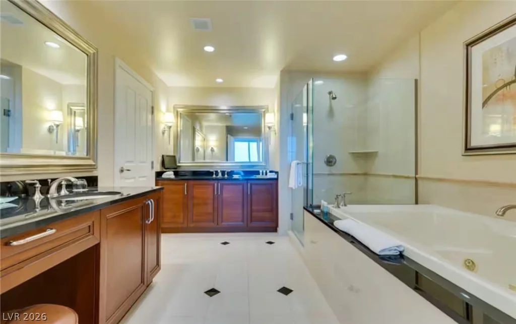 135 Harmon, Las Vegas, NV 89109
