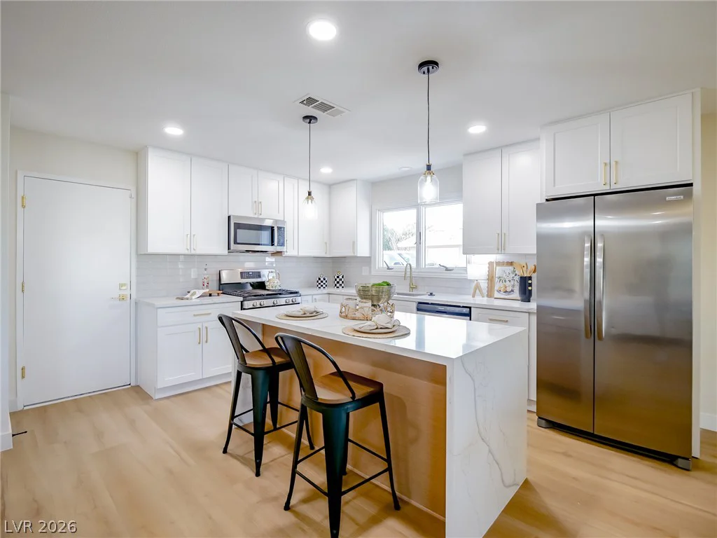 321 Lakehurst, Las Vegas, NV 89145