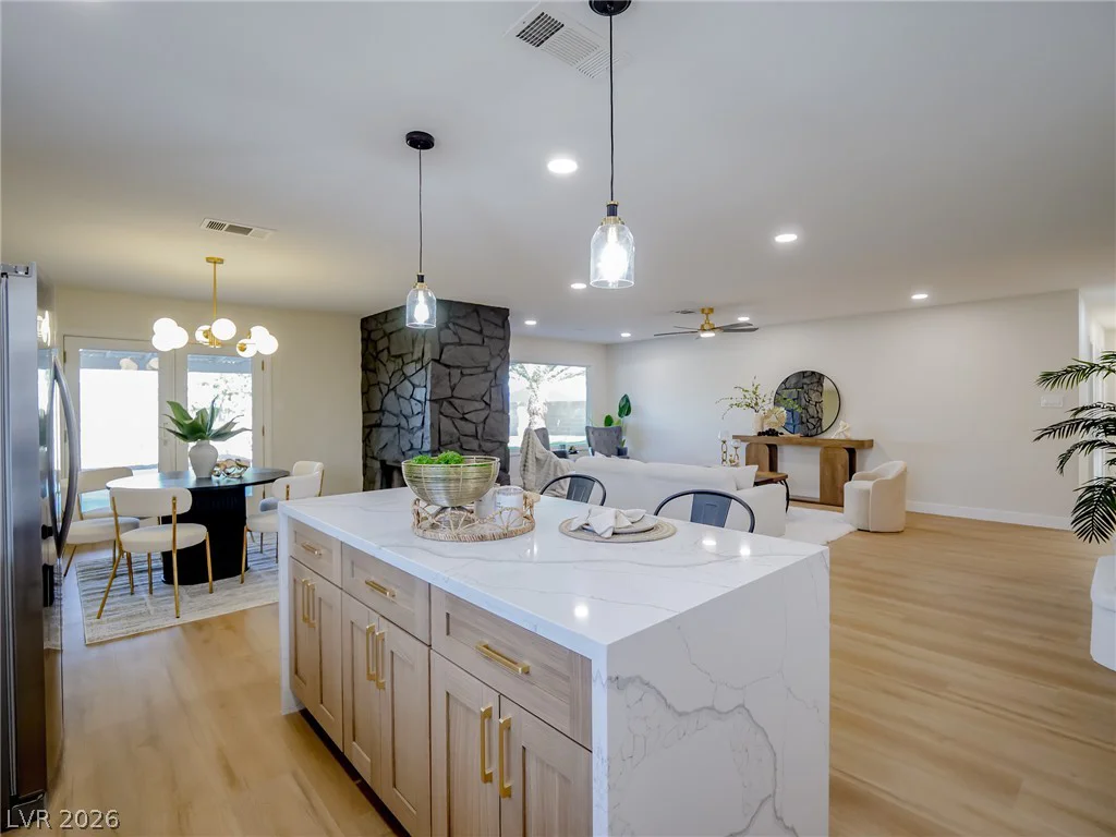 321 Lakehurst, Las Vegas, NV 89145