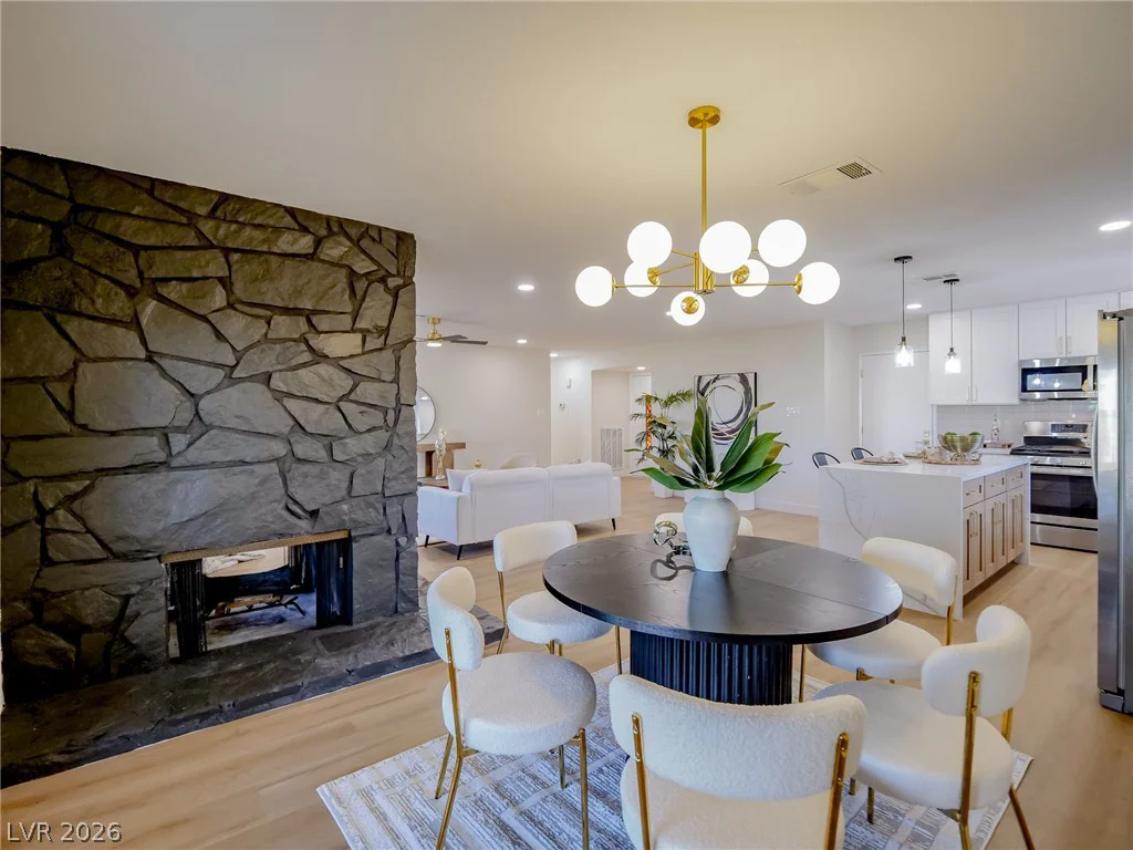 321 Lakehurst, Las Vegas, NV 89145
