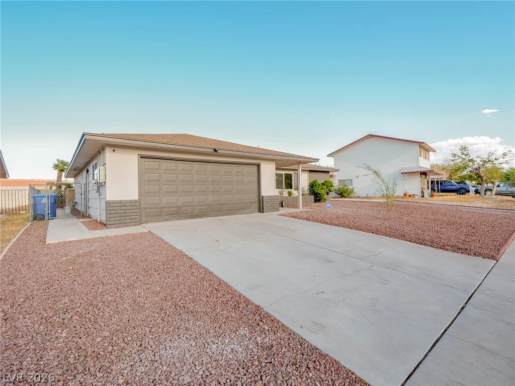 321 Lakehurst, Las Vegas, NV 89145