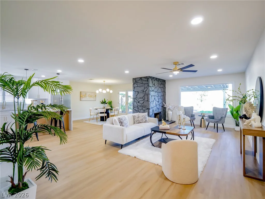321 Lakehurst, Las Vegas, NV 89145