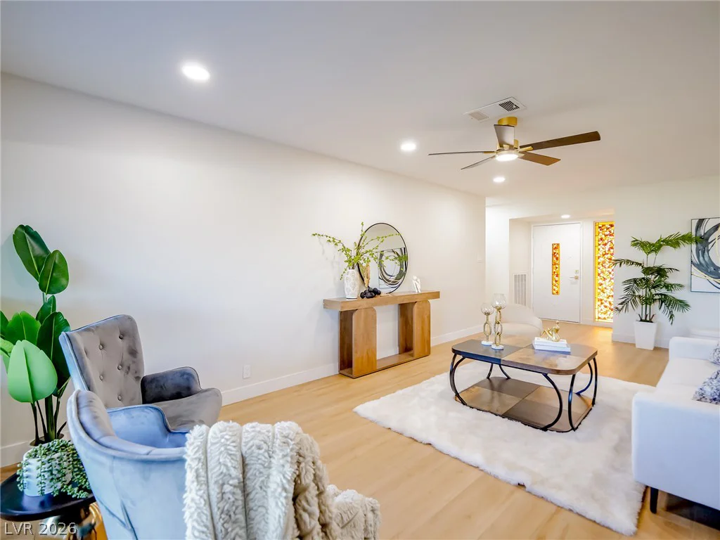 321 Lakehurst, Las Vegas, NV 89145
