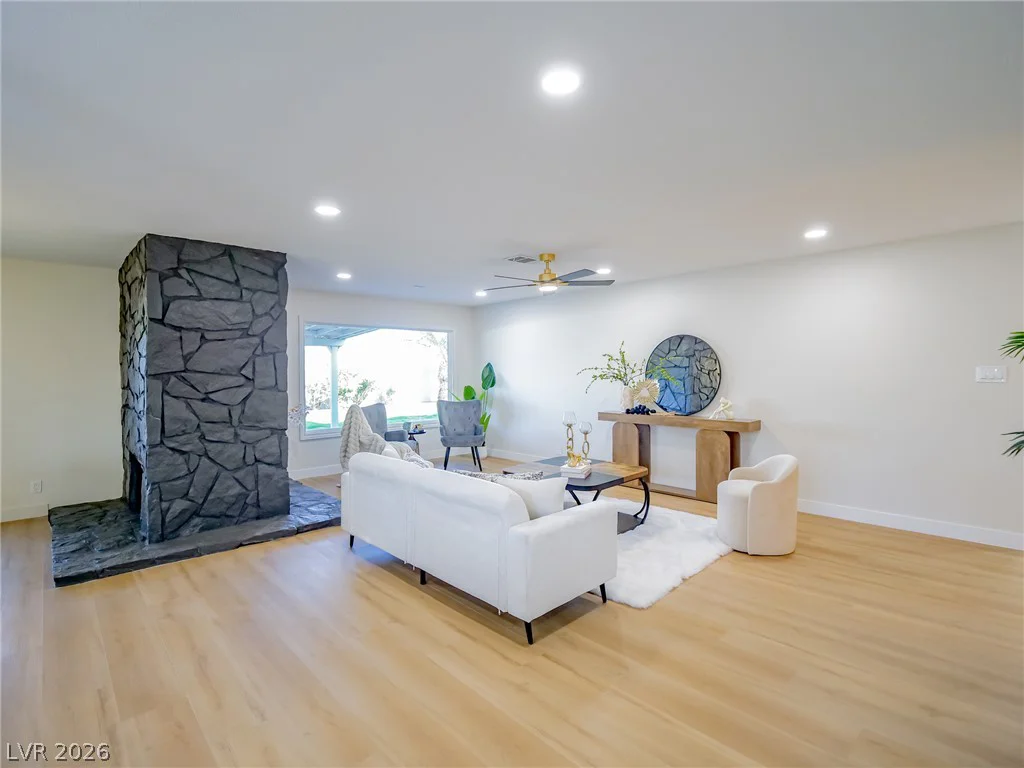 321 Lakehurst, Las Vegas, NV 89145