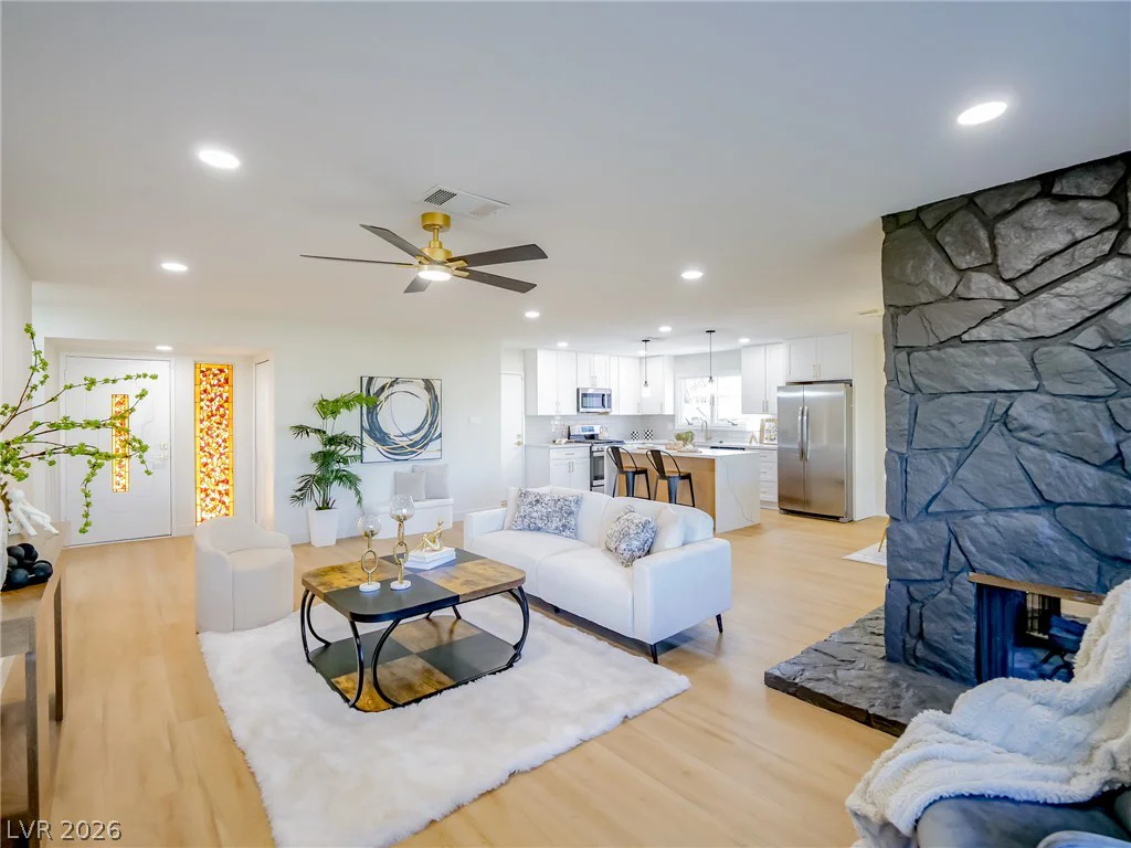 321 Lakehurst, Las Vegas, NV 89145