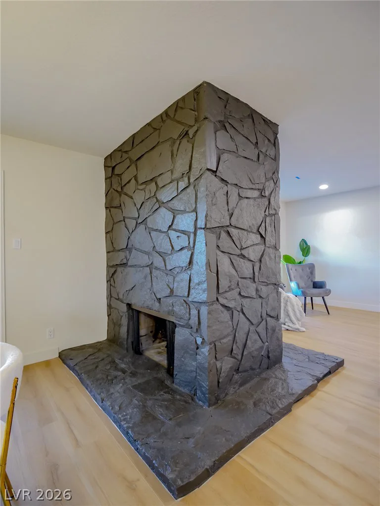 321 Lakehurst, Las Vegas, NV 89145