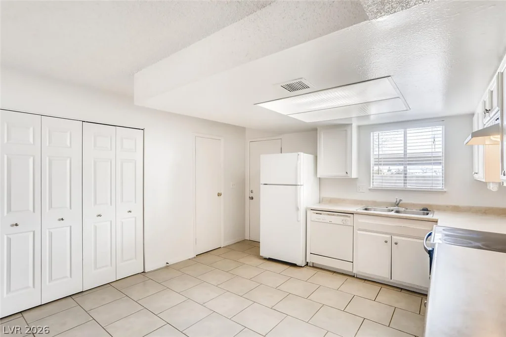 6227 Washington, Las Vegas, NV 89107