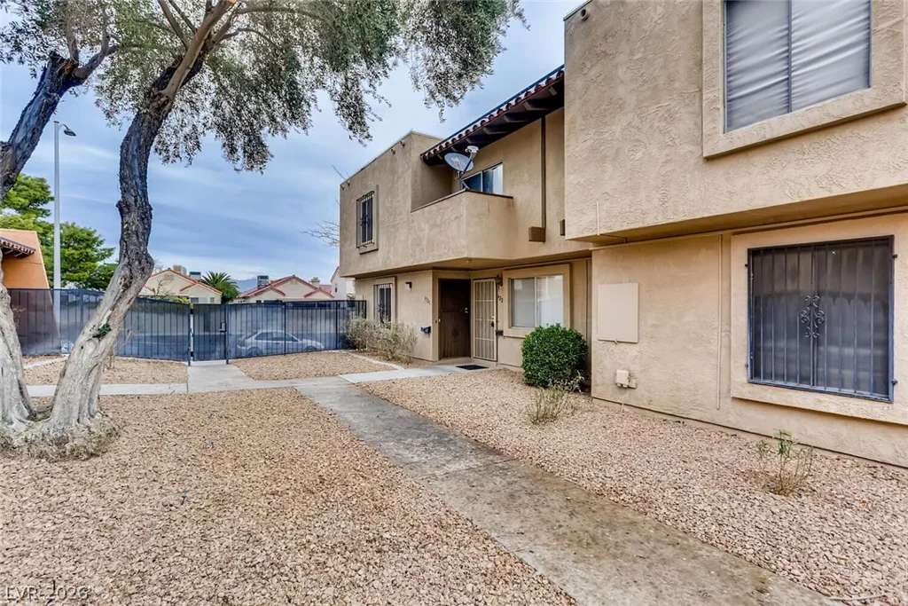 6227 Washington, Las Vegas, NV 89107