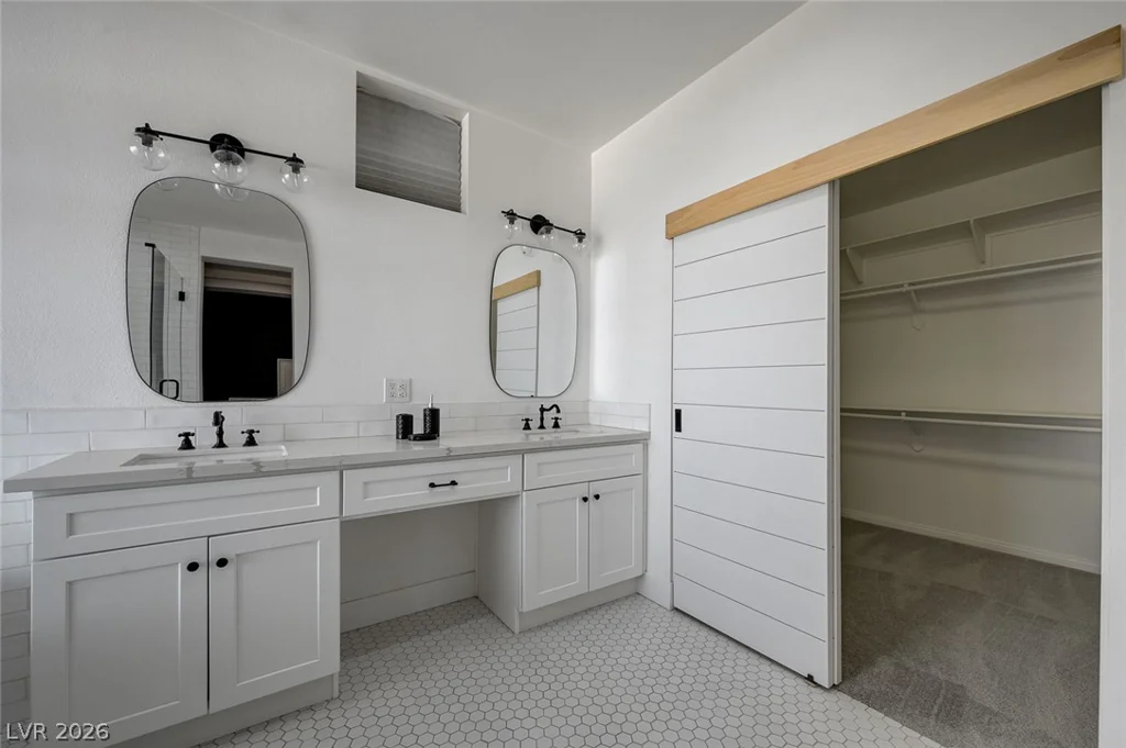 971 Temple View, Las Vegas, NV 89110