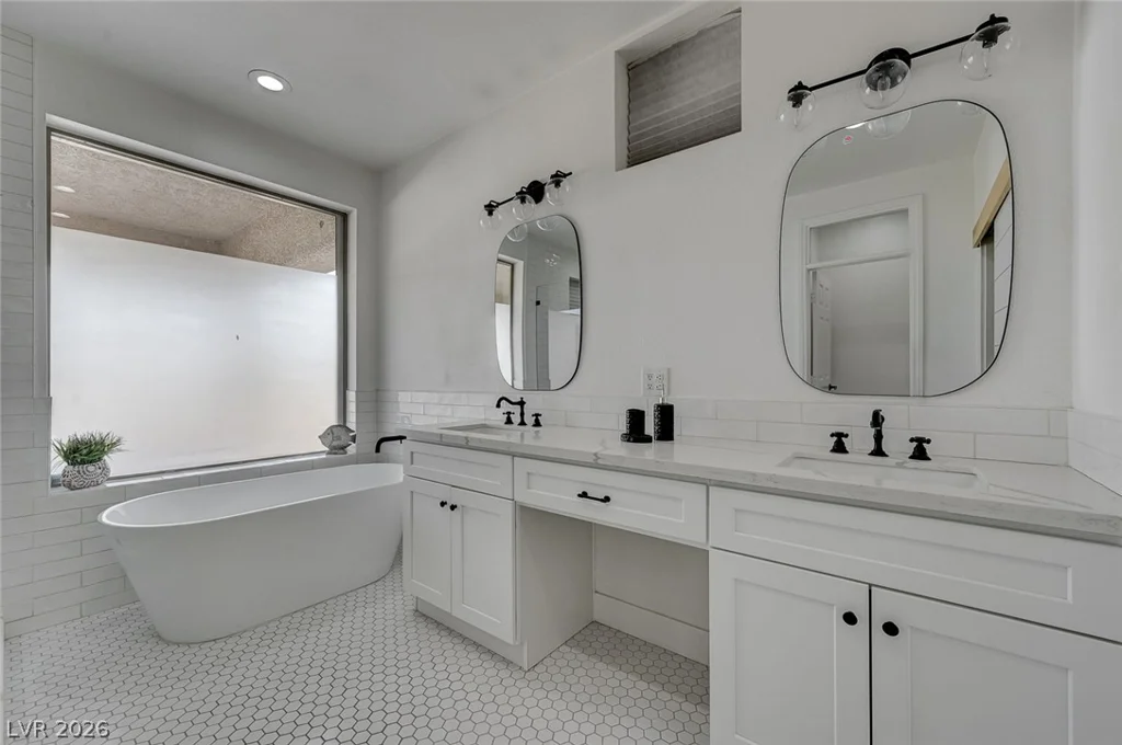 971 Temple View, Las Vegas, NV 89110